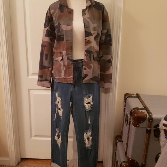 Fashion Nova Cathy Mid Rise Distressed - Picture 7 of 7